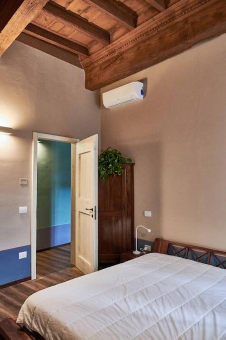 Casa Asja: Cromatismo In Centro Storico Apartman Cesena Kültér fotó